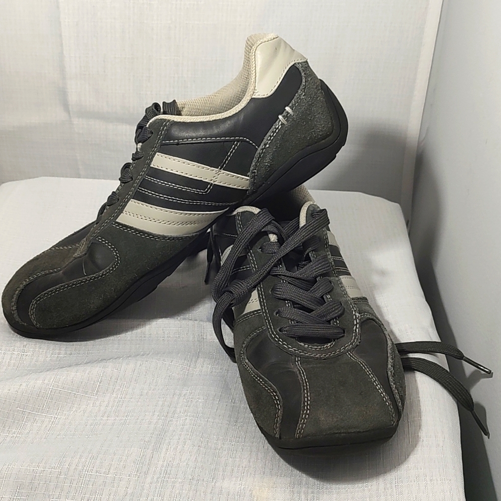 Perry Ellis with memory foam